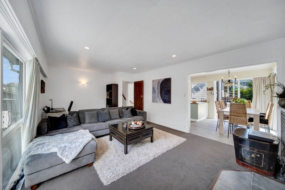 6 Snowden Place, Opaheke, Papakura - Carousel 1