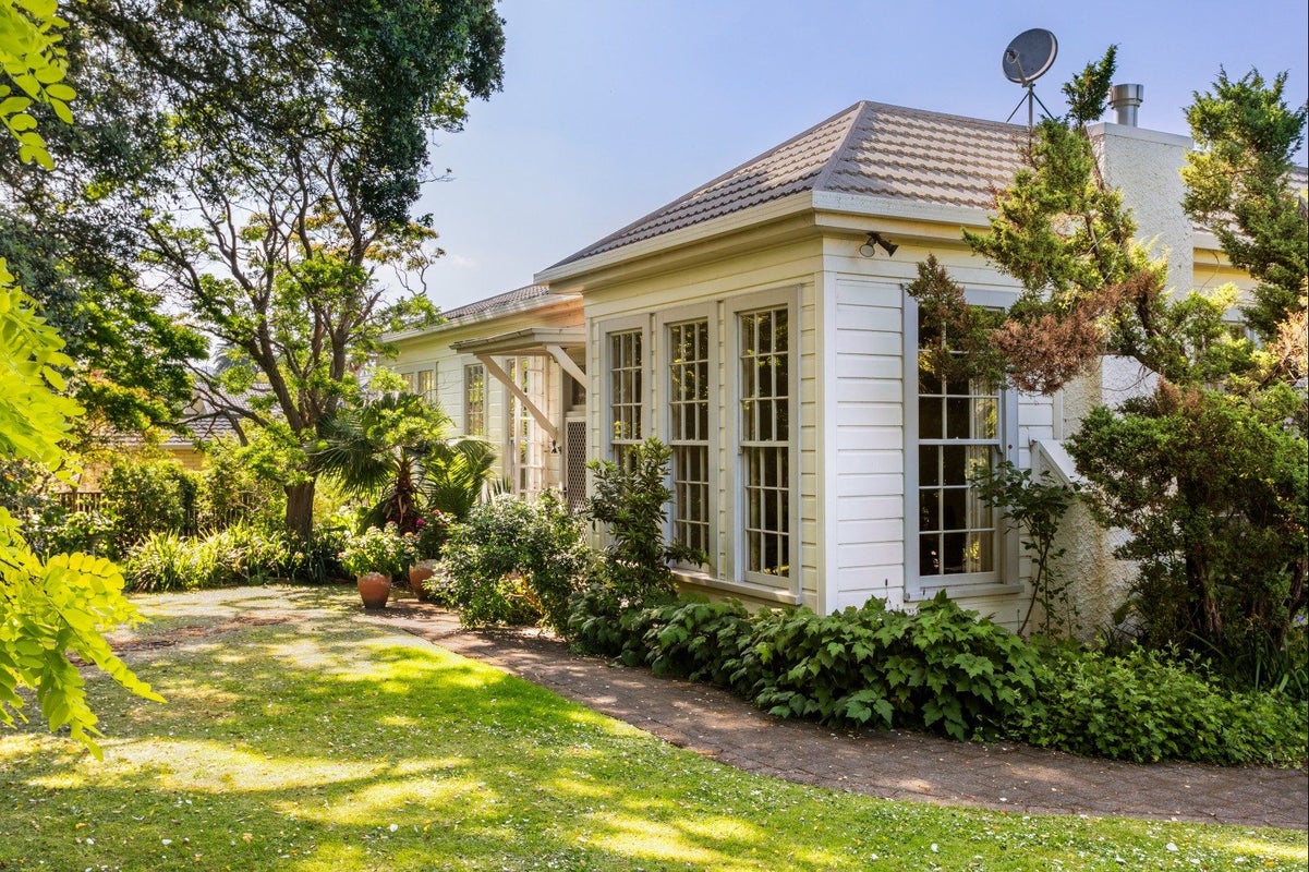 1 Ormond Road, Whataupoko, Gisborne - Carousel 1