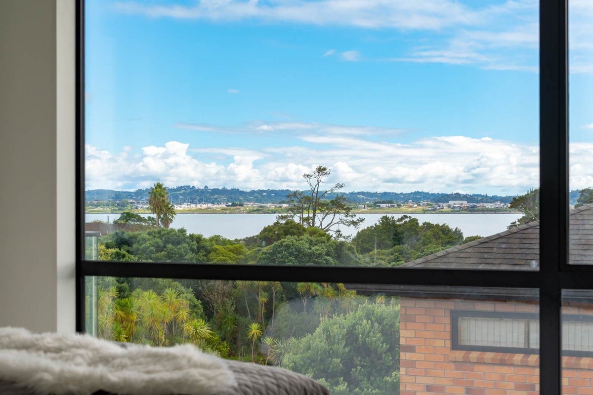 14 Matau Rise, Te Atatū Peninsula, Auckland - Carousel 2
