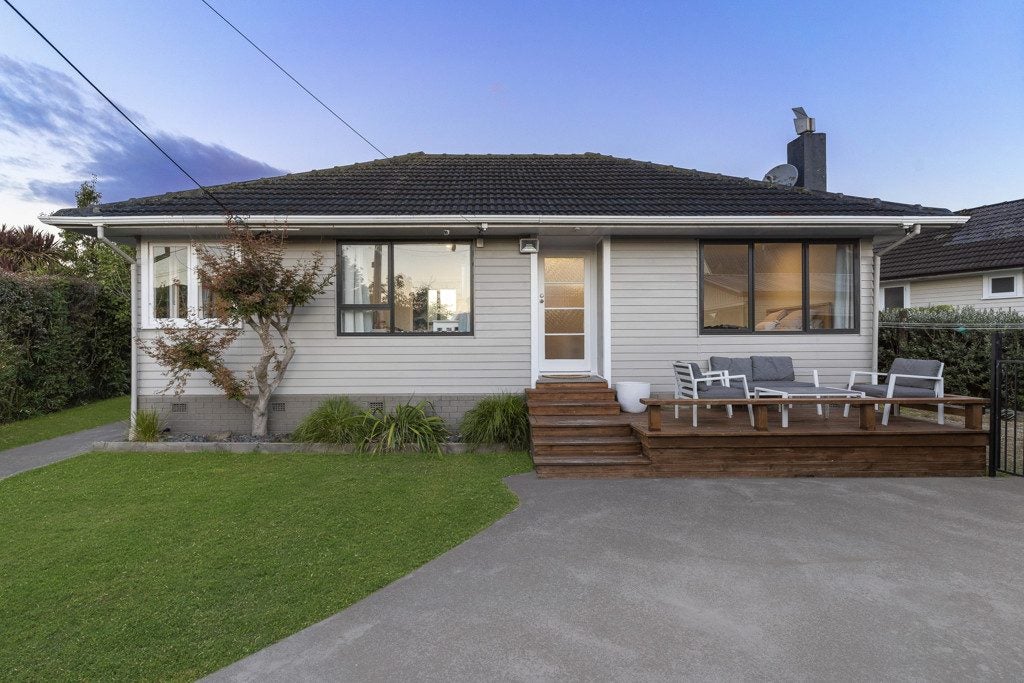 37 Waipani Road, Te Atatu Peninsula, Auckland - Carousel 1