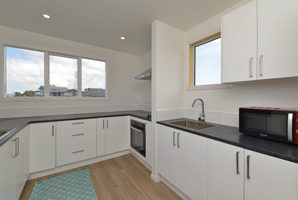 5A Edgecombe Street, Newlands, Wellington - Carousel 2