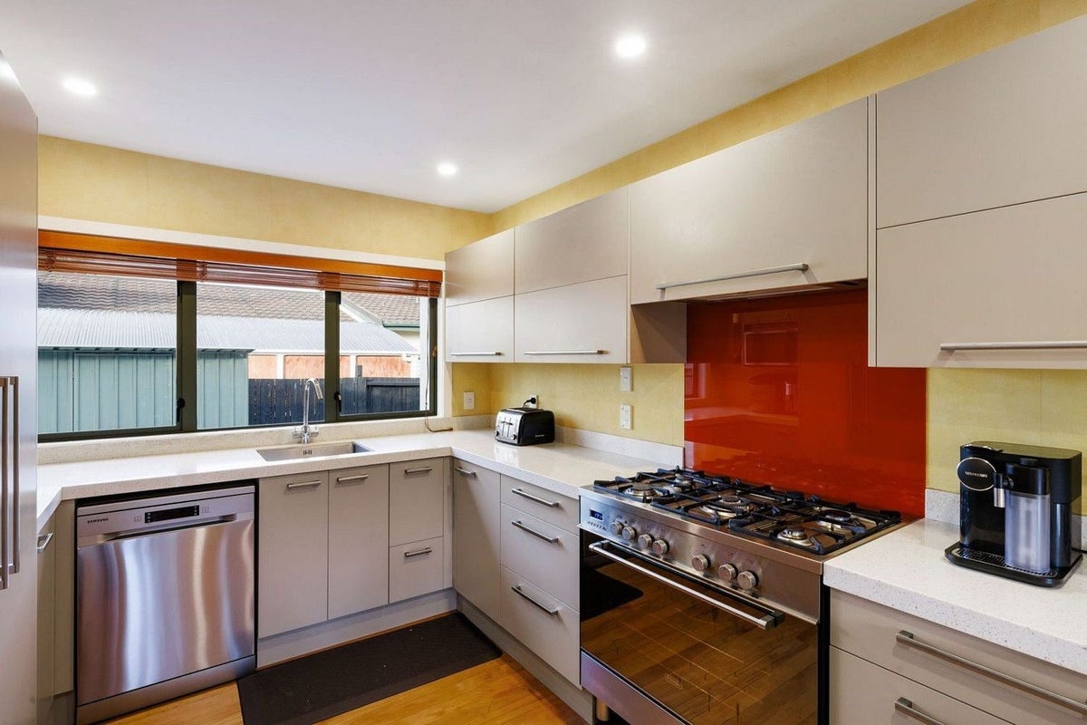 16 Cranwell Place, Hillcrest, Hamilton - Carousel 2