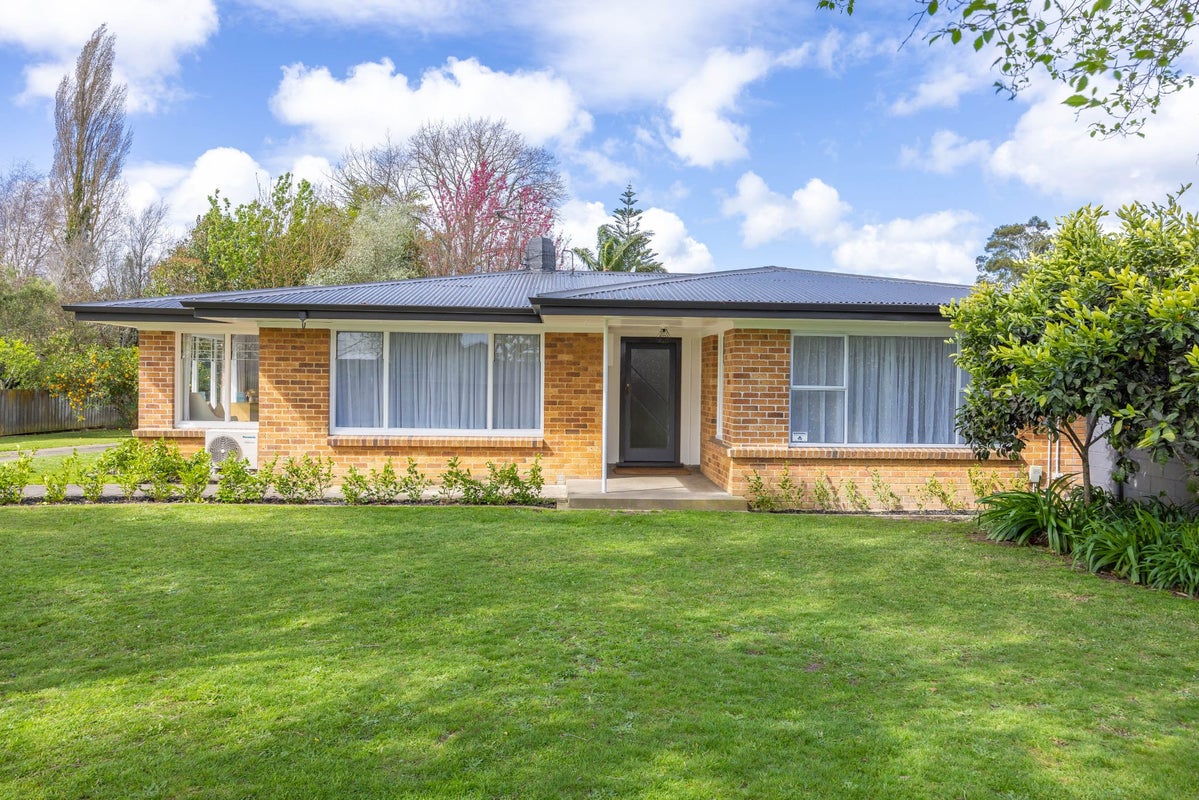 12 McNicol Street, Fairfield, Hamilton - Carousel 1