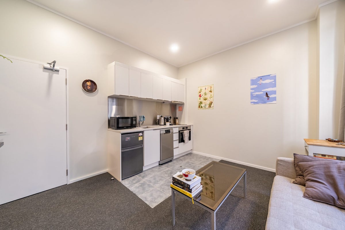 18/3 Edward Street, Te Aro, Wellington - Carousel 2