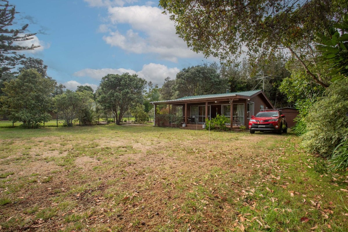 34 William Street, Waikanae Beach, Waikanae - Carousel 2