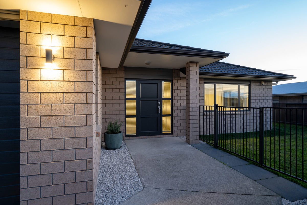13 Alpers Ridge, Leamington, Cambridge - Carousel 1