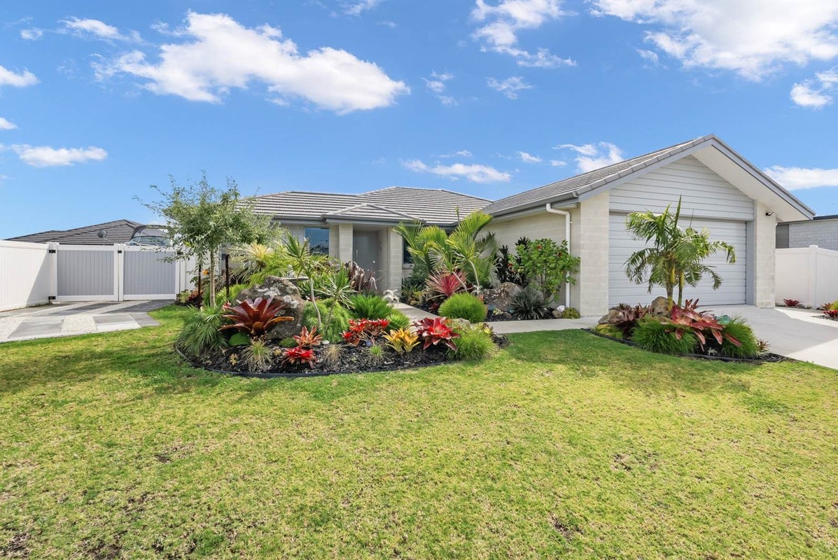 104 Kaurinui Crescent, One Tree Point - Carousel 1
