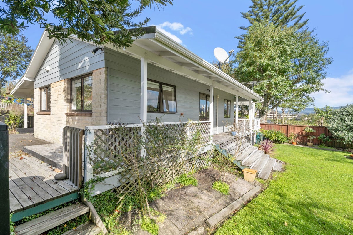 1/37 View Road, Henderson, Auckland - Carousel 2