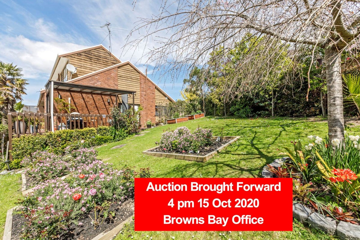 1/16 Cairnbrae Court, Northcross, Auckland - Carousel 1