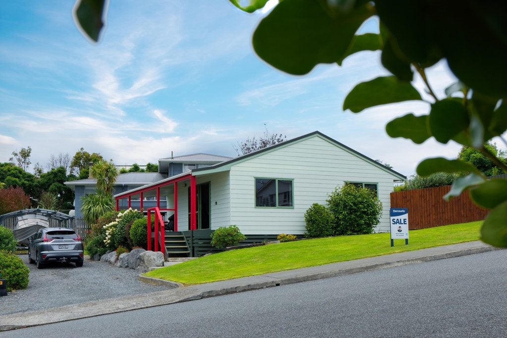 2A Fyffe Avenue, Kaikoura, Kaikoura - Carousel 1