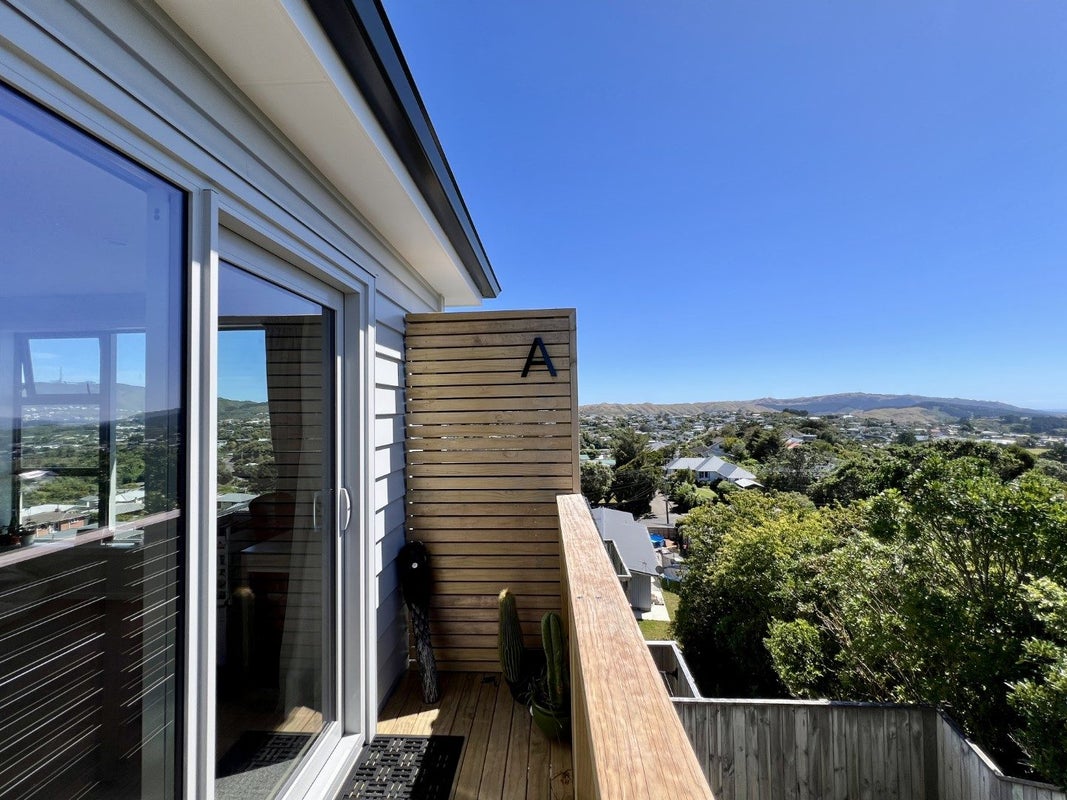 20A Chetwode Grove, Newlands, Wellington - Carousel 1