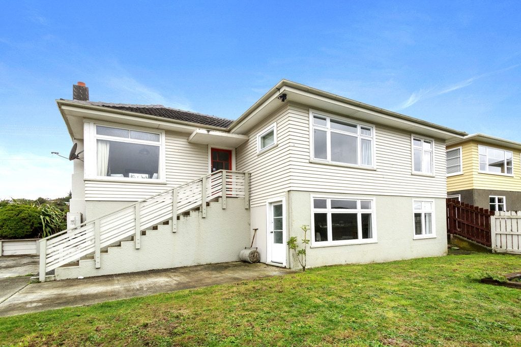 33 Tawa Terrace, Tawa, Wellington - Carousel 1
