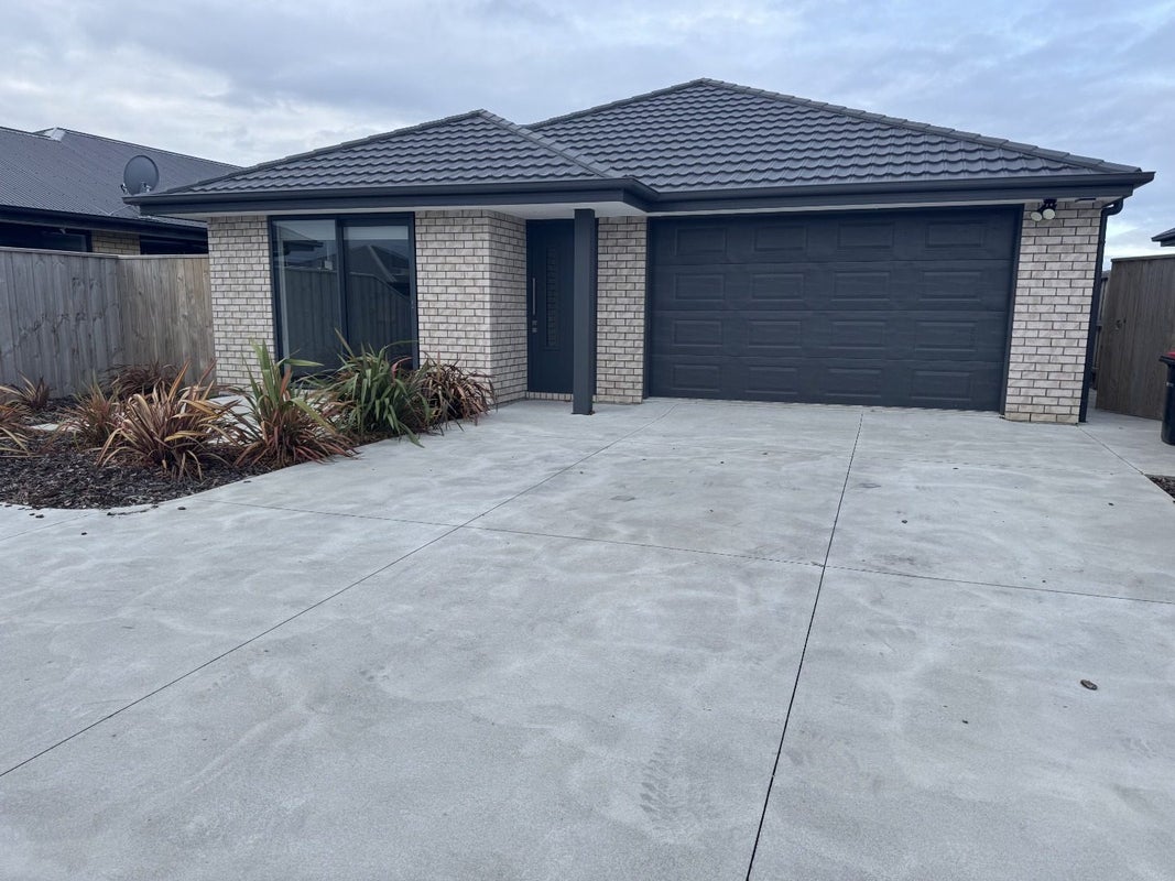 11 Nathaniel Archer Street, Woodend, Woodend - Carousel 2