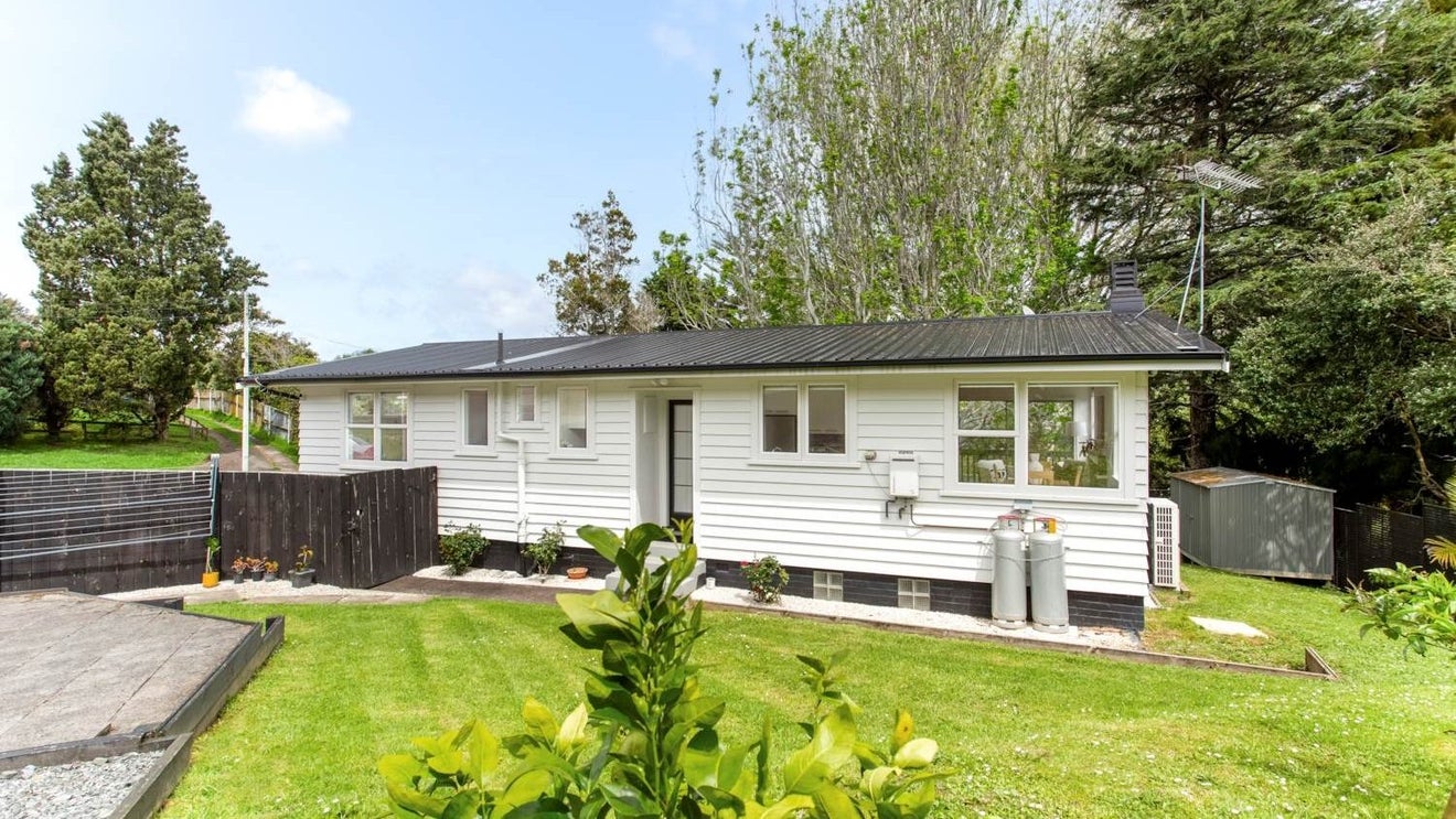 19 Laburnum Road, New Windsor, Auckland - Carousel 1