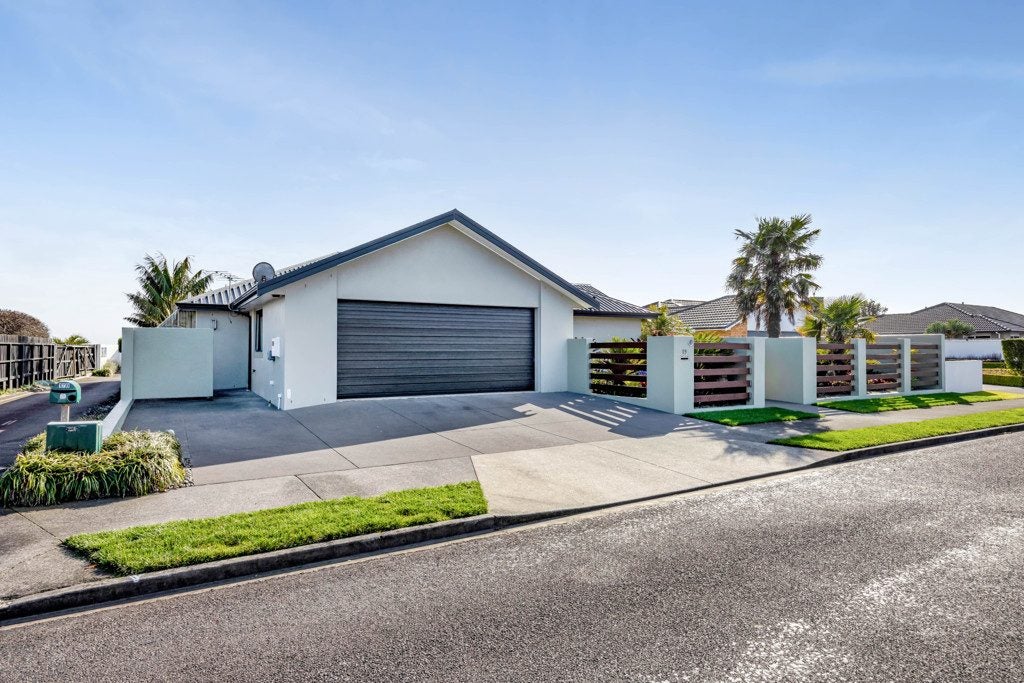 19 Dolphin Parade, Bell Block, New Plymouth - Carousel 2