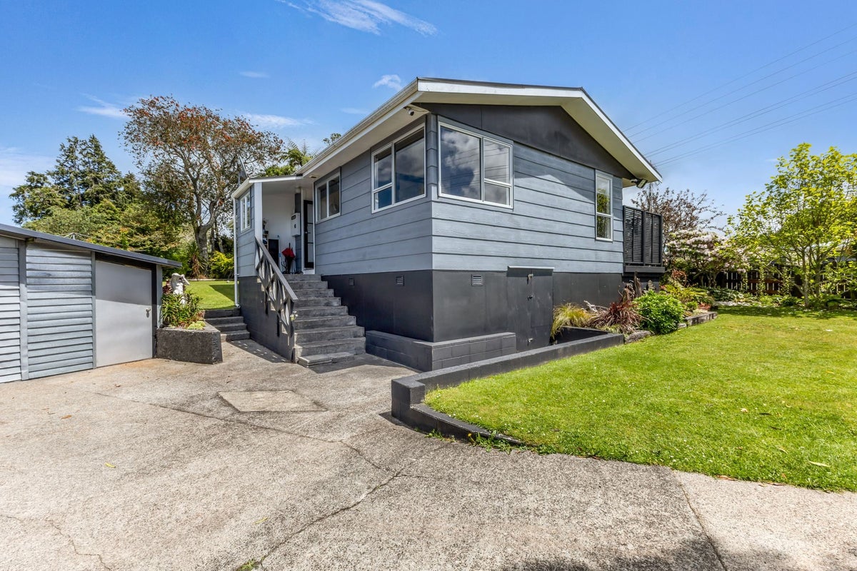22 Beaconsfield Road, Midhirst, Stratford - Carousel 2