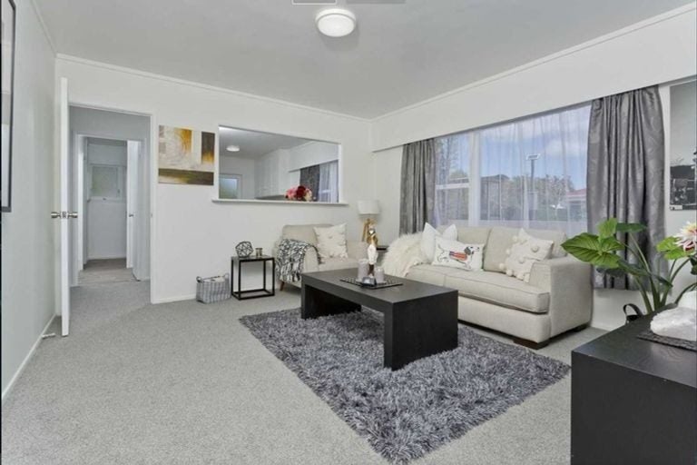 1/100 St Lukes Road, Mount Albert, Auckland - Carousel 2
