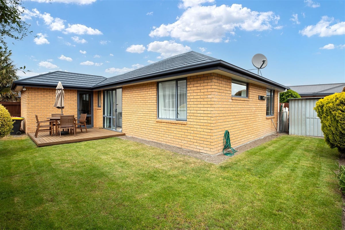 2/5 Cutts Road, Russley, Christchurch - Carousel 1