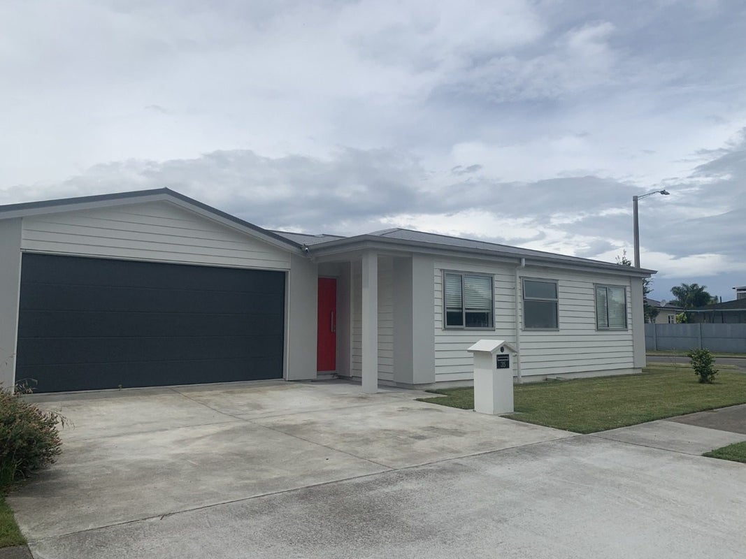 35 Avenue Road, Greenmeadows, Napier - Carousel 1