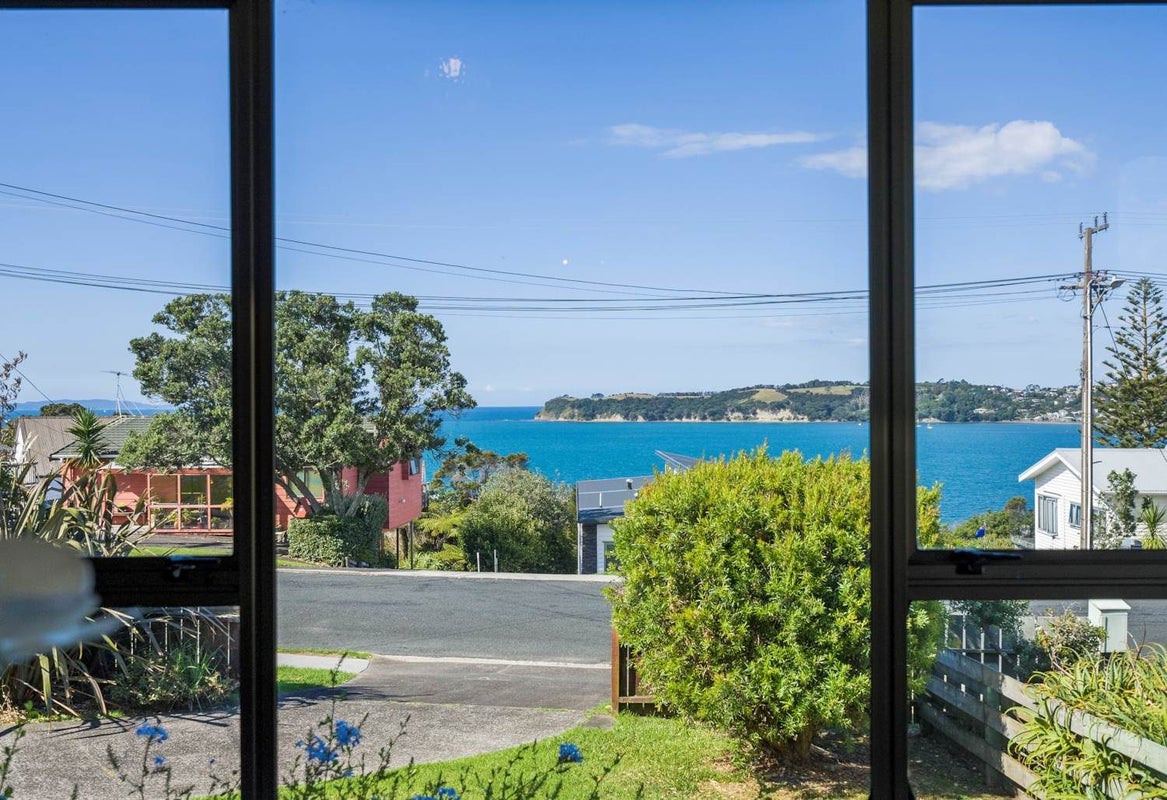 12 Melandra Road, Stanmore Bay, Whangaparaoa - Carousel 1