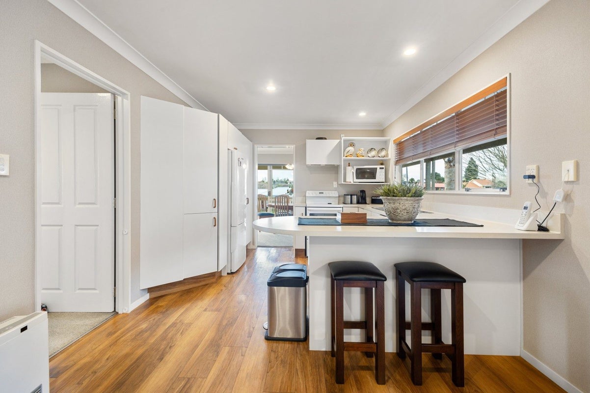 47 Western Heights Drive, Western Heights, Hamilton - Carousel 2