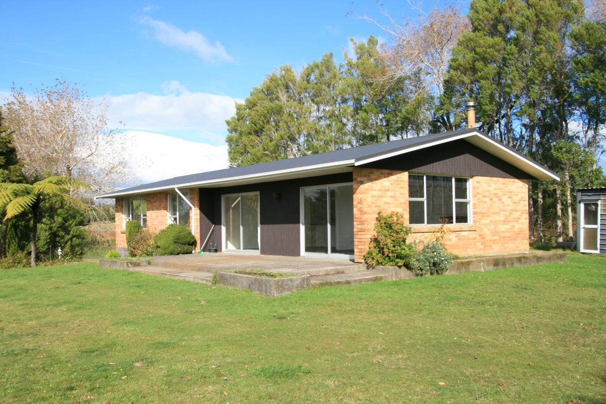 556 Mangorei Road, Mangorei, New Plymouth - Carousel 2