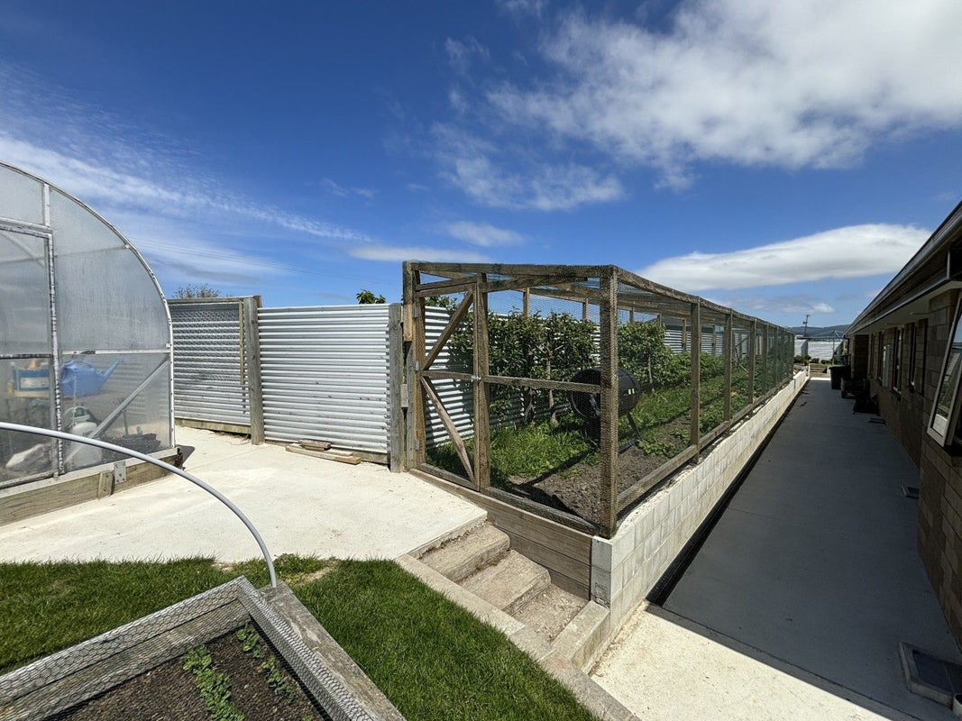 11 Irvine Road, Oamaru - Carousel 25