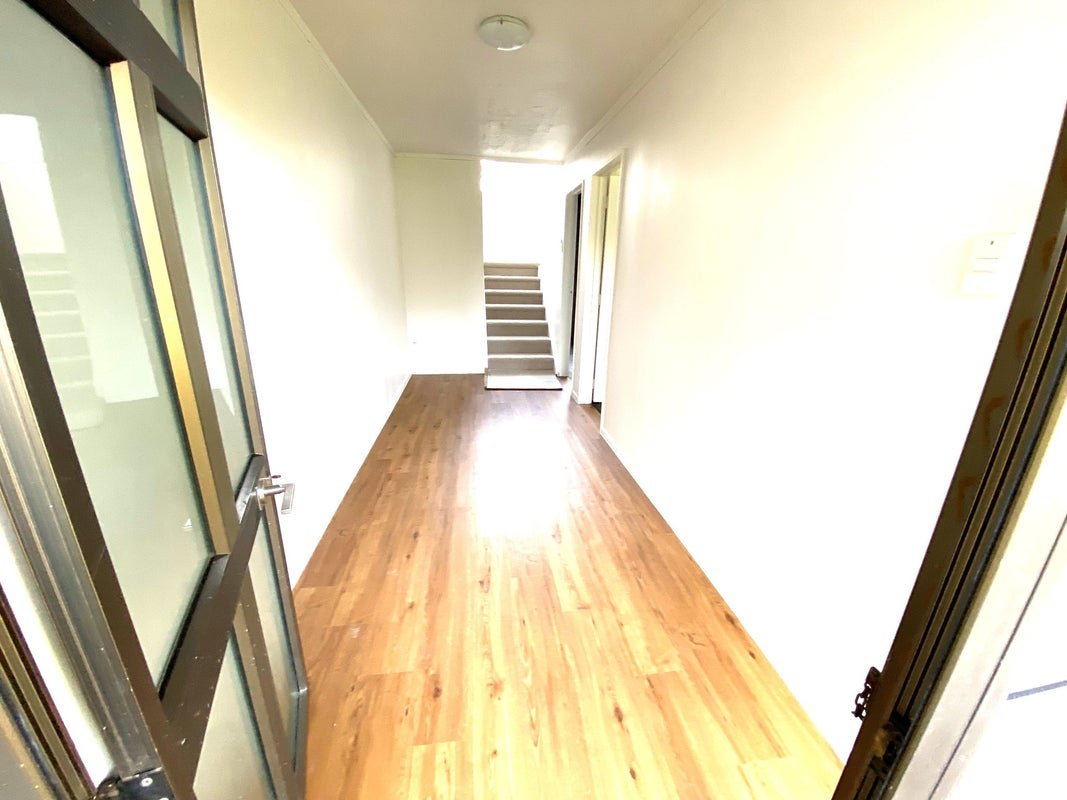 11 Birman Close, Half Moon Bay, Auckland - Carousel 2