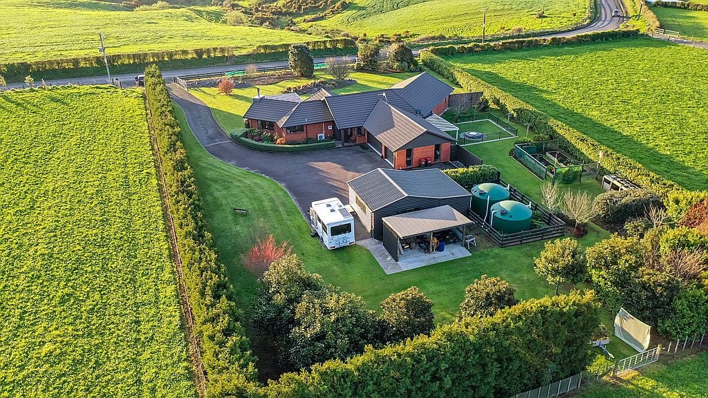182 Cross Road, Lepperton, New Plymouth - Carousel 1