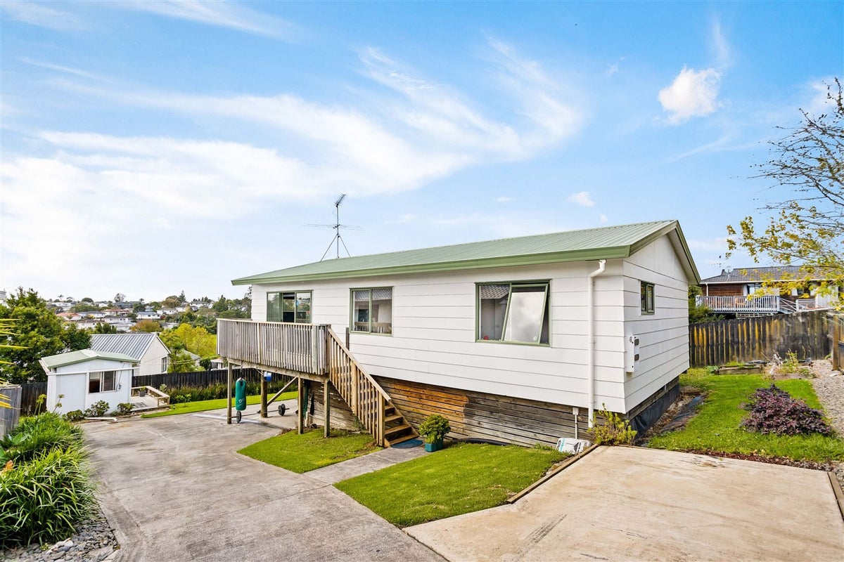 1 Maywood Crescent, Glen Eden, Auckland - Carousel 2