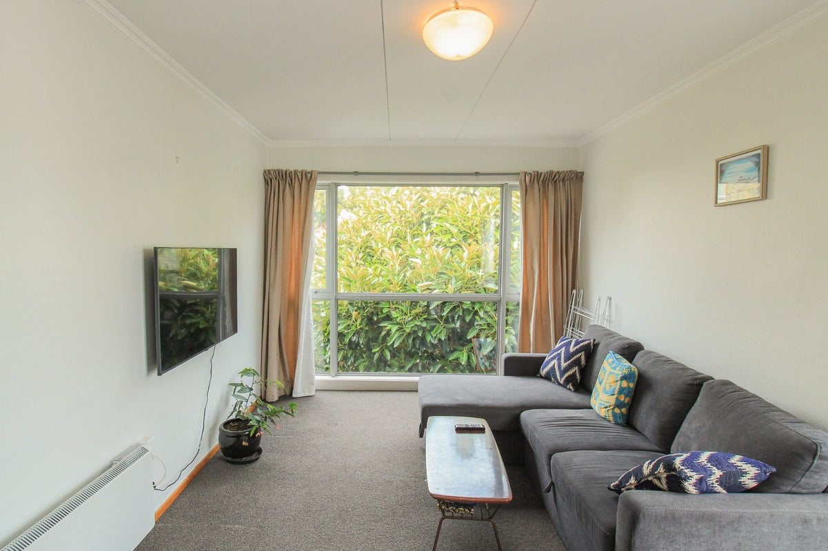 11/4 Queen Street, Mount Victoria, Wellington - Carousel 1