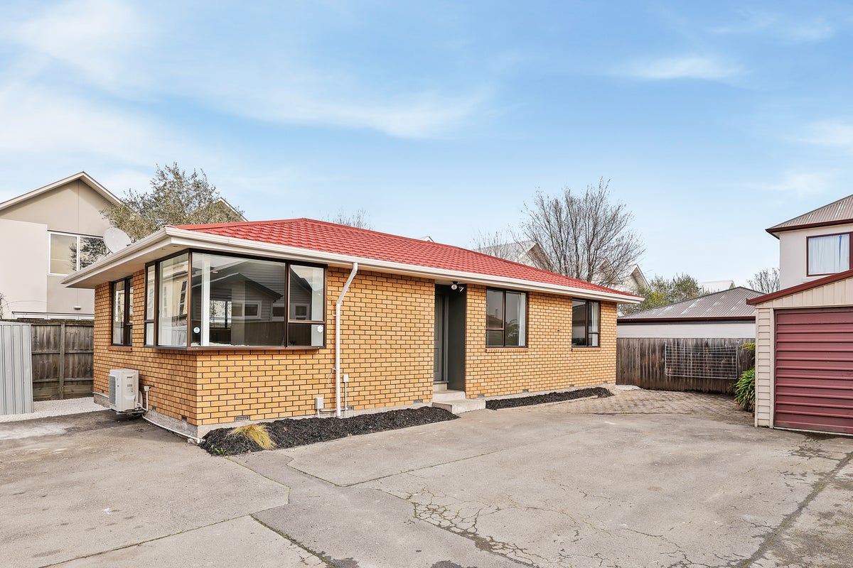 2/100 Purchas Street, Edgeware, Christchurch - Carousel 1