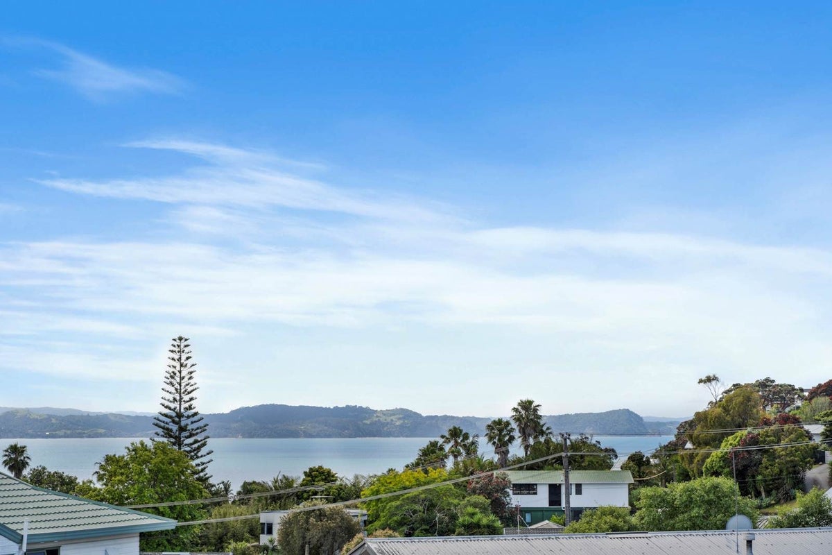 1 Kathy Terrace, Stanmore Bay, Whangaparaoa - Carousel 2