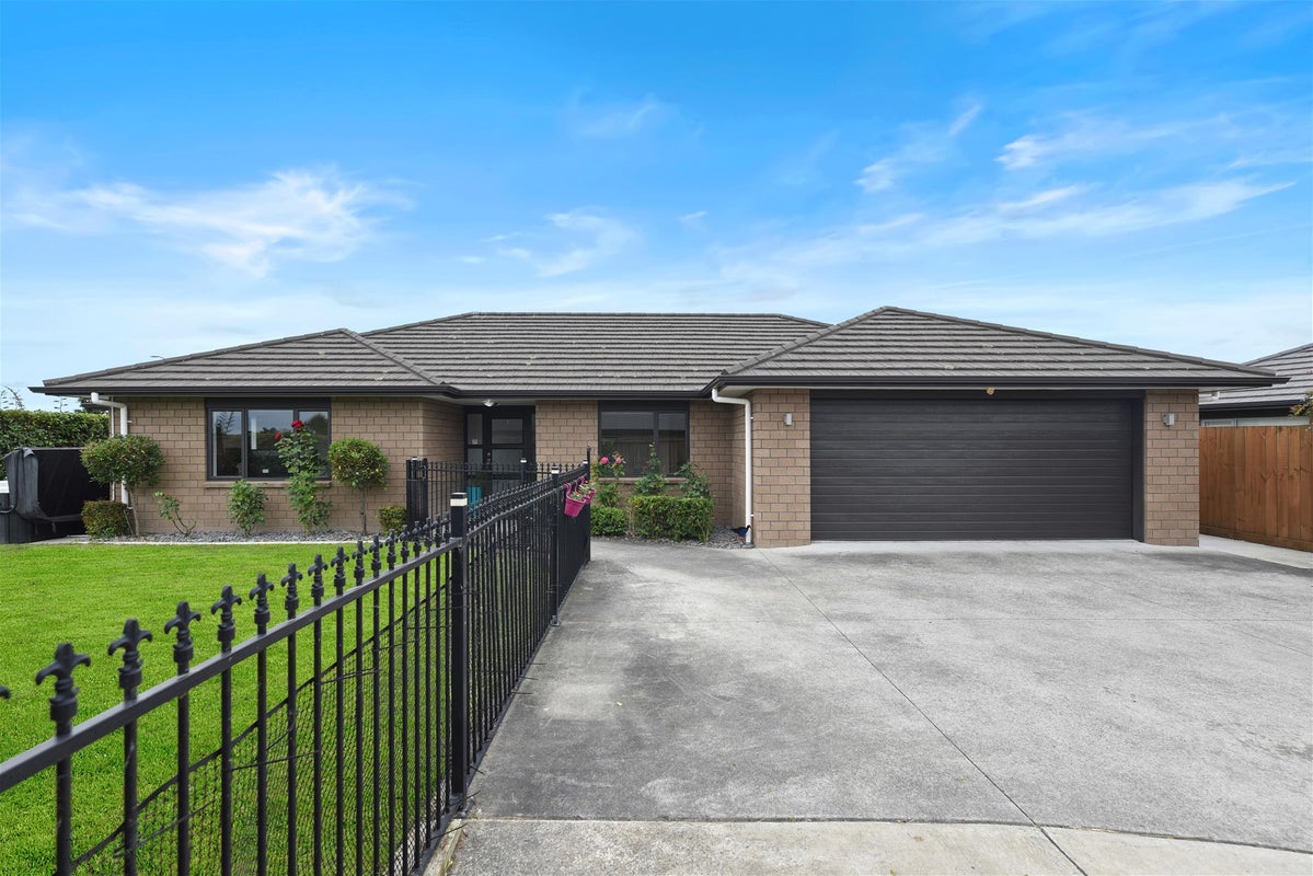 8 Allgood Place, Rototuna North, Hamilton - Carousel 1