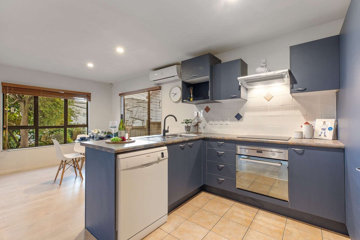 4/42 Fields Parade, Oteha, Auckland - Carousel 2