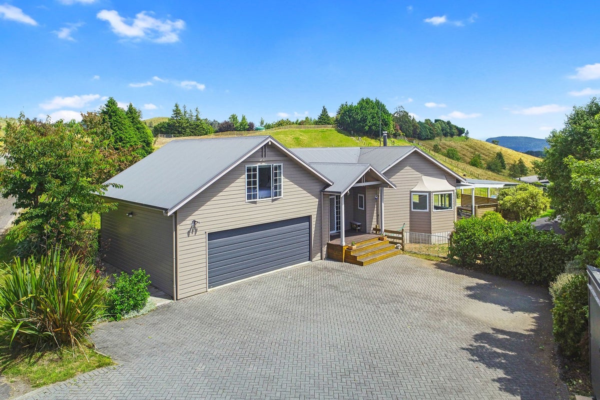 89 Hill View Drive, Acacia Bay, Taupo - Carousel 1