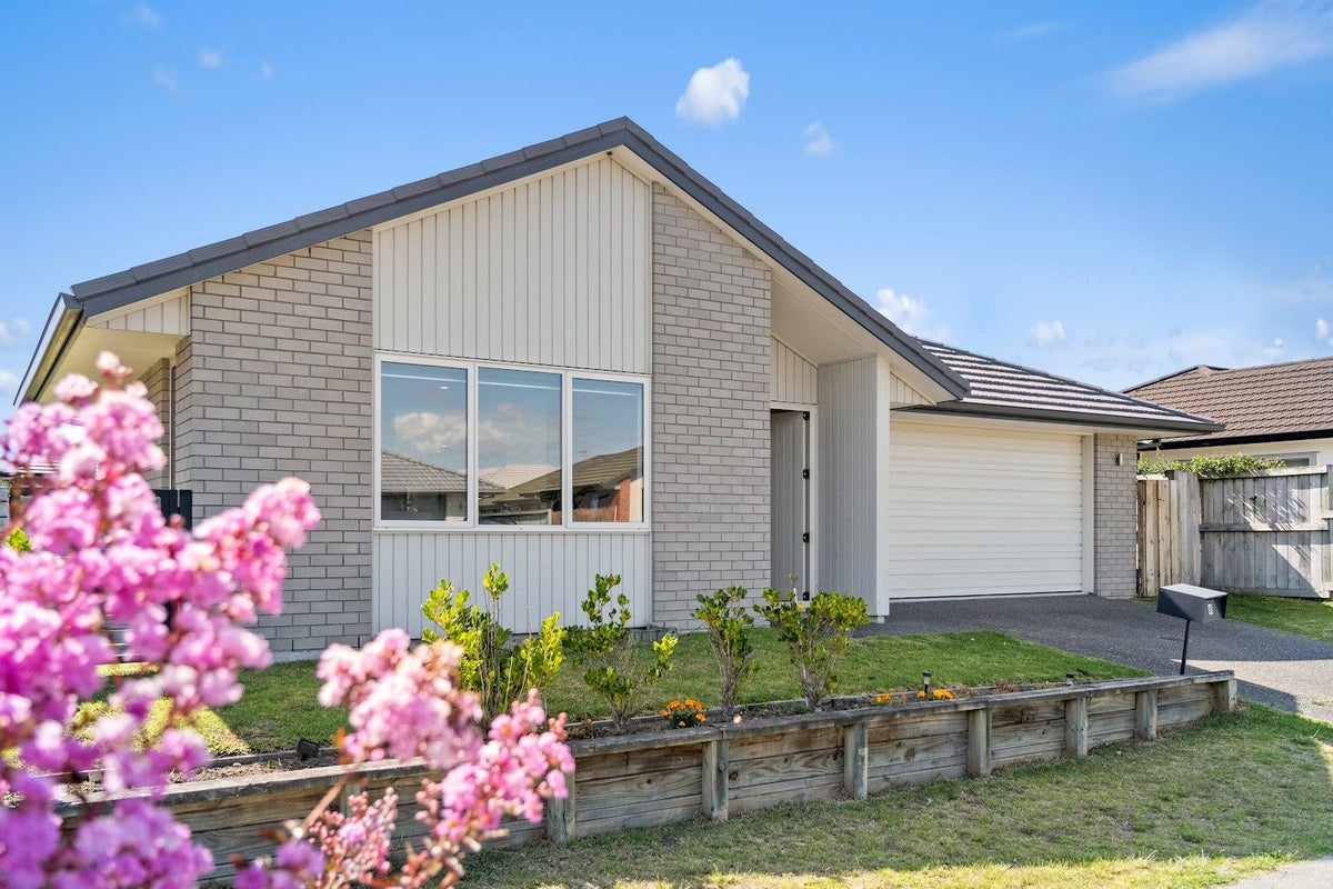 8 Kuru Place, Papamoa, Papamoa - Carousel 1