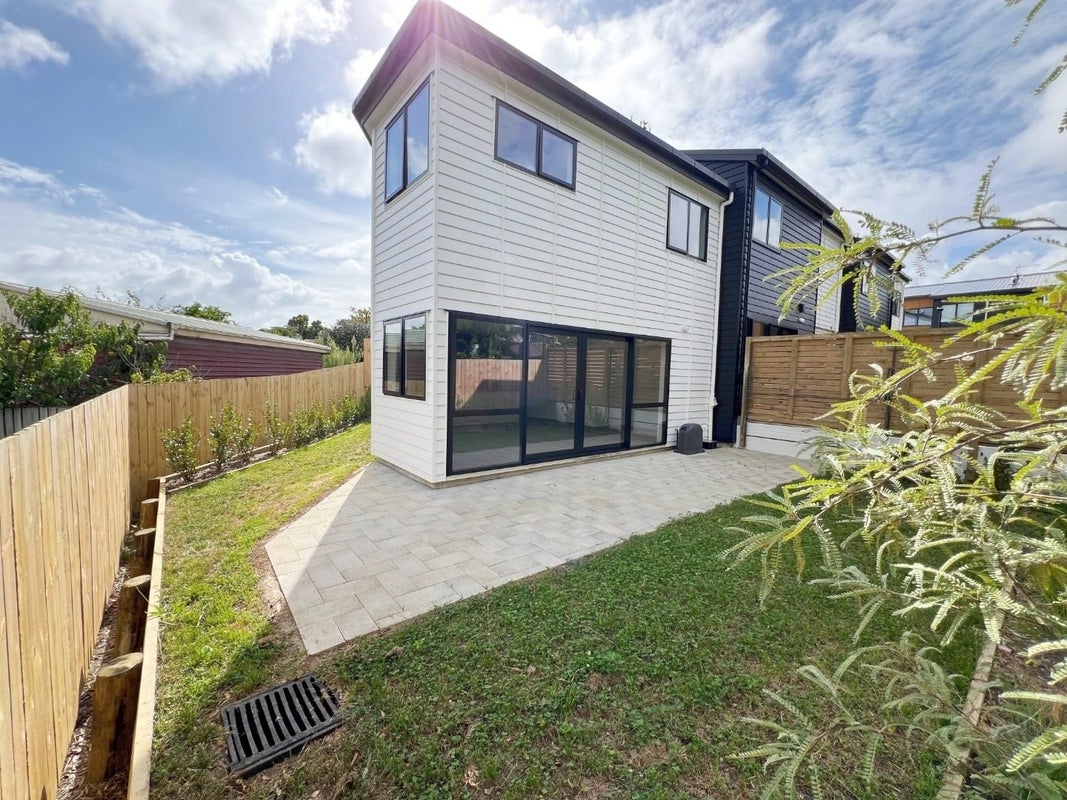 18 Whati Lane, Henderson, Auckland - Carousel 1