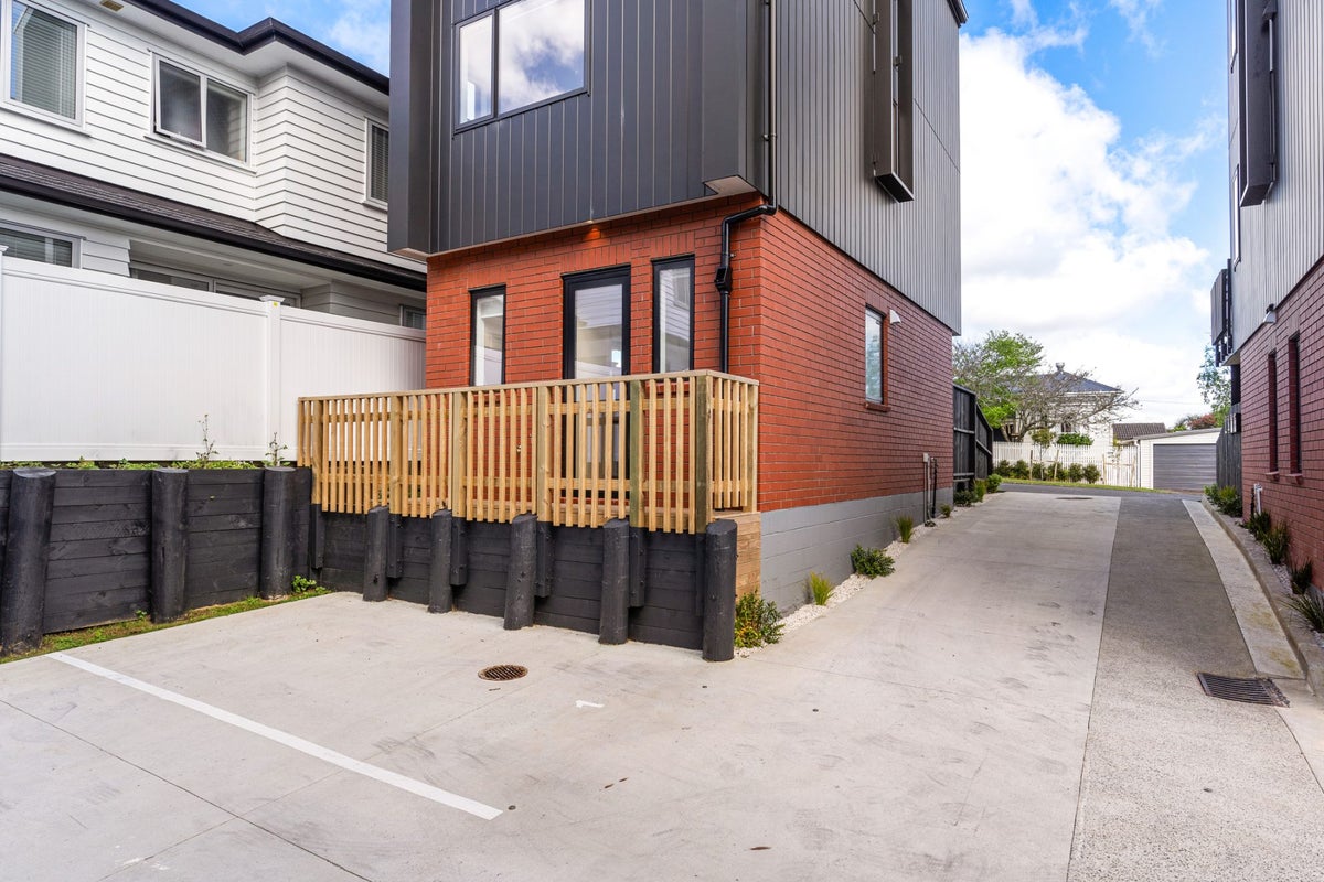 1/1 Roseberry Avenue, Birkenhead, Auckland - Carousel 18