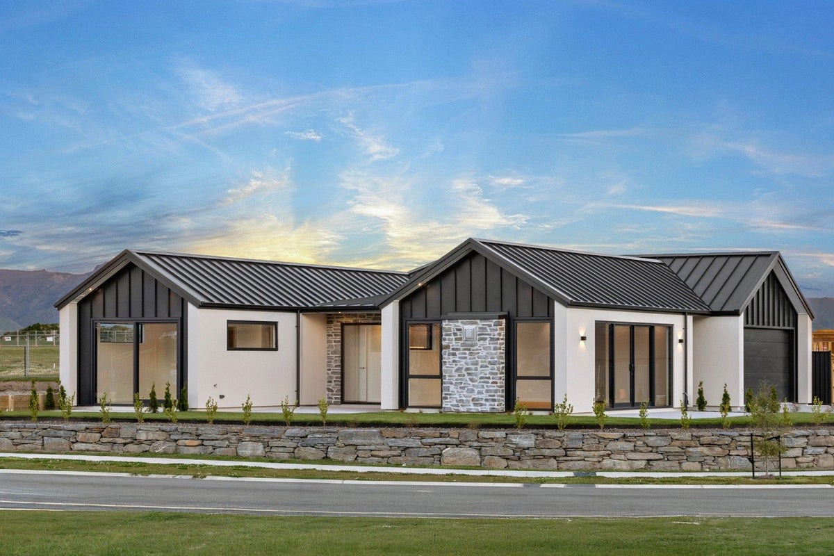 12 Mason Street, WANAKA - Carousel 1