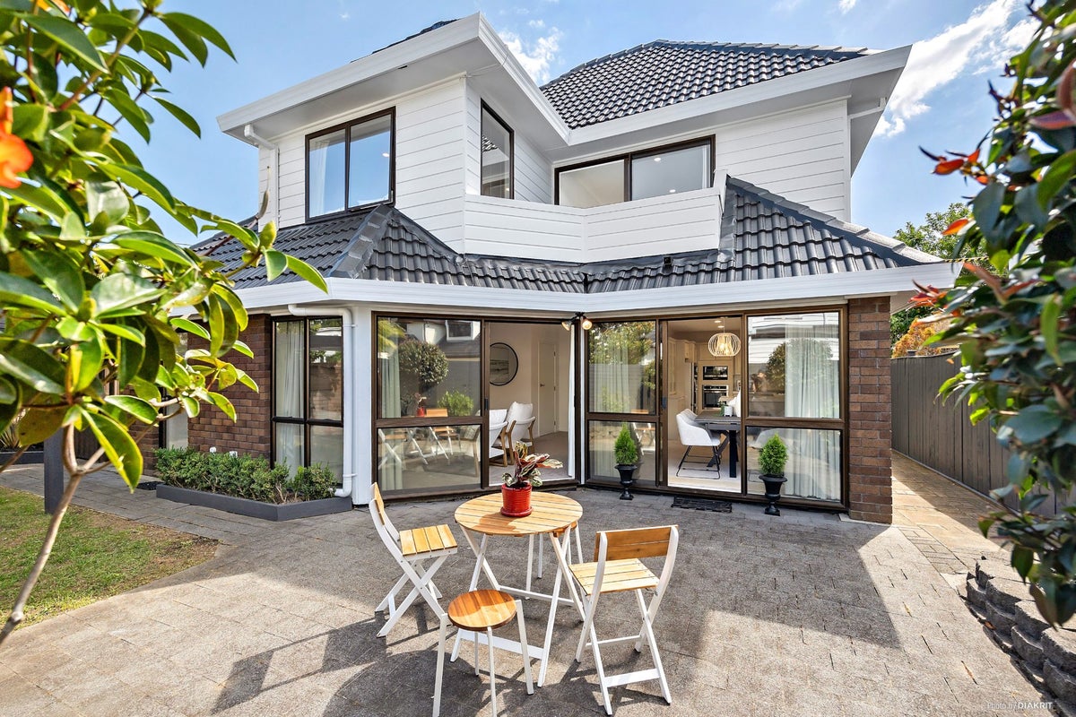 8 Nihill Crescent, Mission Bay, Auckland - Carousel 1