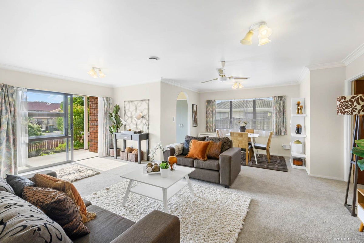 2/9 King Edward Avenue, Papakura, Auckland - Carousel 2