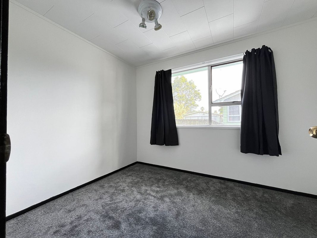 13 Ulay Place, Clover Park, Auckland - Carousel 10
