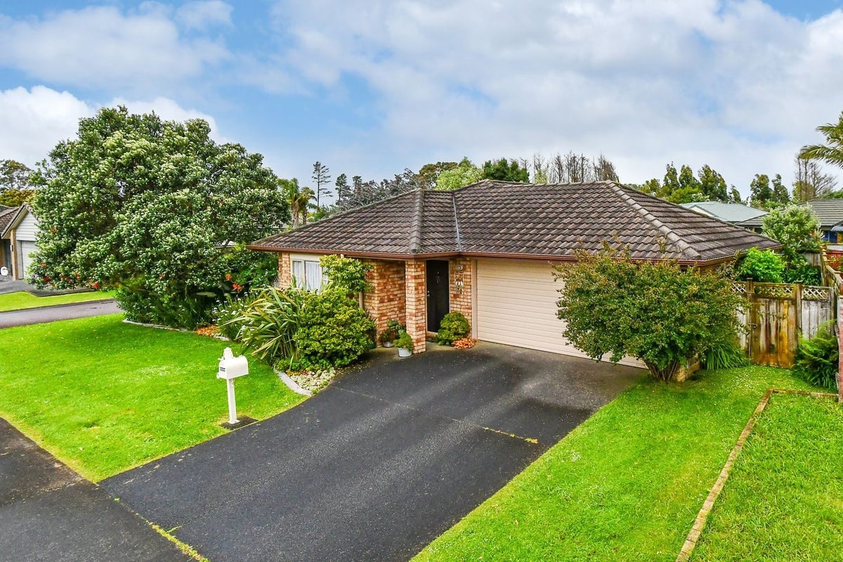 46 Blackwood Drive, Wattle Downs, Auckland - Carousel 1