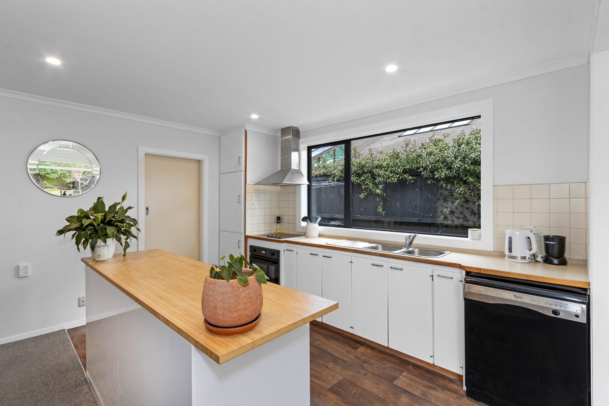 8 Blake Street, New Brighton, Christchurch - Carousel 2