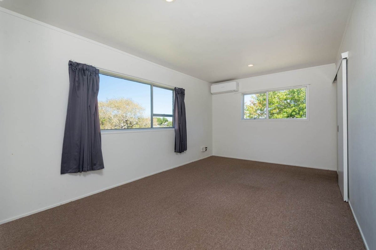 3 Regal Place, Forrest Hill, Auckland - Carousel 2