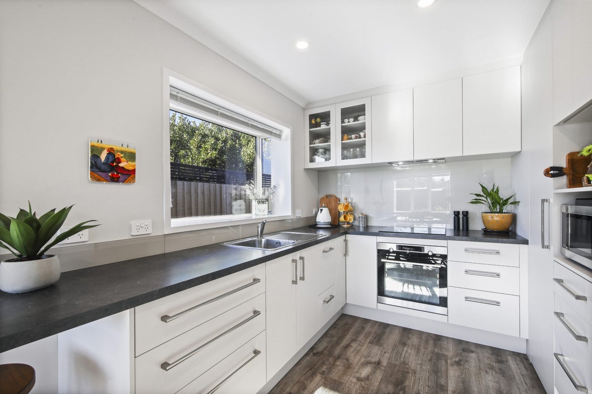 2/12 Giles Place, Shirley, Christchurch - Carousel 2