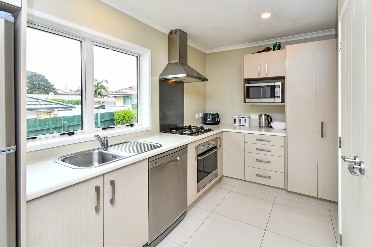 8 Pamir Road, Papatoetoe, Auckland - Carousel 2