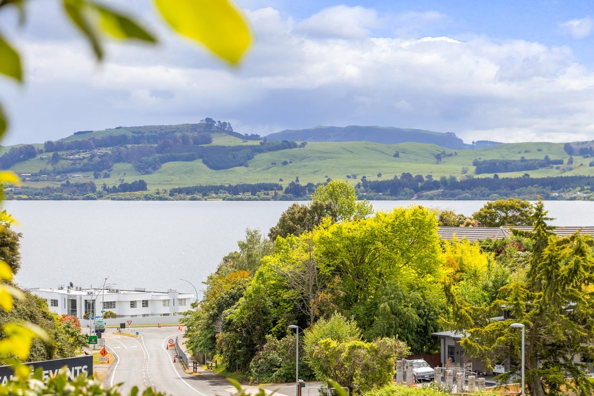 44 Harvey Street, Waipahihi, Taupo - Carousel 30