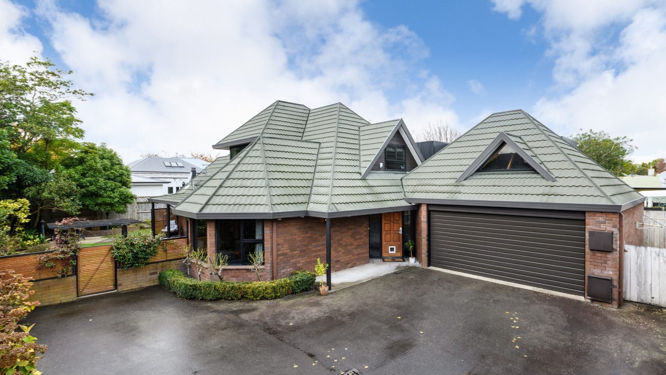 15 Phoenix Avenue, Hokowhitu, Palmerston North - Carousel 1